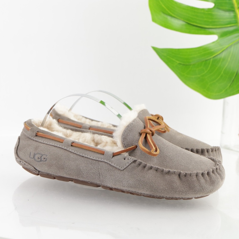 UGG Shoes Womens Dakota Moccasins Size 6 Gray Suede Sheepskin Sherpa Slippers